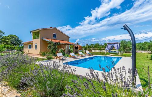 3 Bedroom Gorgeous Home In Sisan — 4-Star Luxury Hotel in Medulin, Croatia