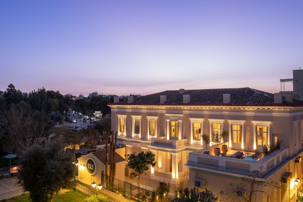 La Divina - carbon neutral hotel in Athens