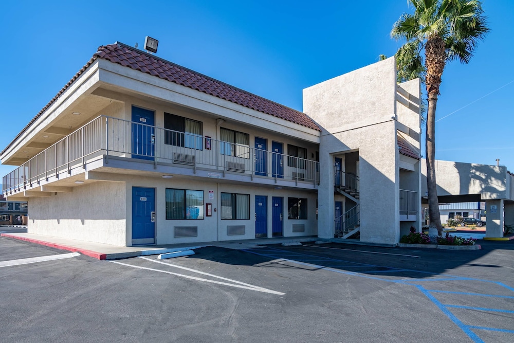 Rodeway Inn & Suites Thousand Palms Rancho Mirage - photo 34