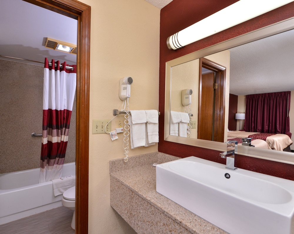 Red Roof Inn Cartersville Emerson LakePoint North - photo 11