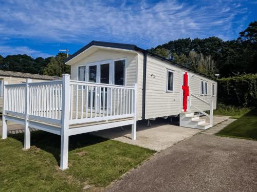 Dog Friendly 8 Berth Static Caravan Newquay — hotel in Newquay