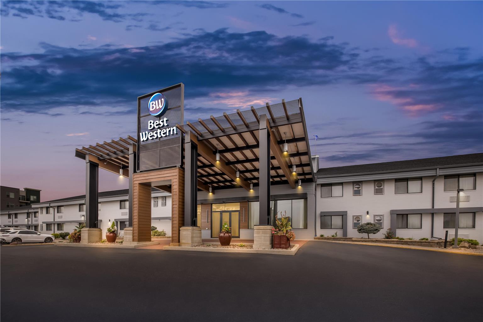 Best Western West Towne Suites - photo 53