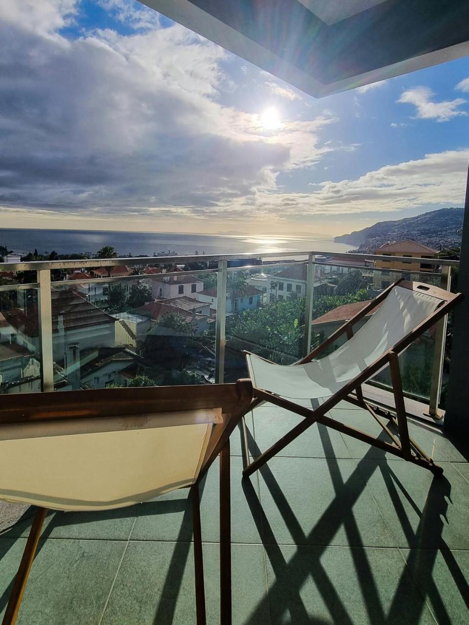 Spacious Summer Fresh Family Apartment with Panoramic Sea Views in Funchal — 4-Star Luxury Hotel in Funchal, Portugal