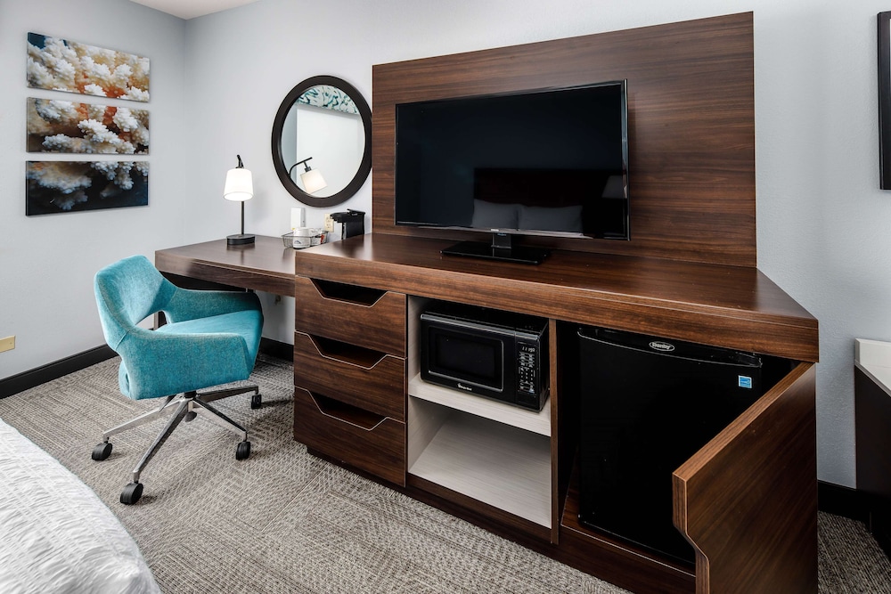 Hampton Inn & Suites Navarre - photo 7