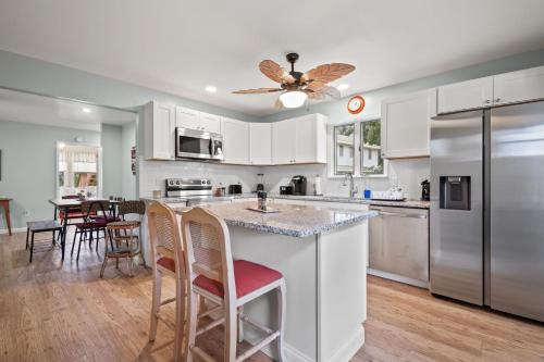 Escape at Deep Hole Hideaway Pet friendly duplex in Chincoteague, United States