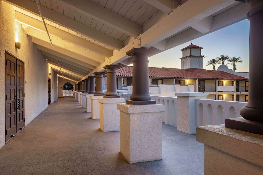 Embassy Suites by Hilton Palm Desert - photo 45