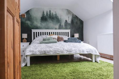 Beautiful Victorian home with private pet friendly garden sleeps 6 — 4-Star Luxury Hotel in Holyhead, United Kingdom