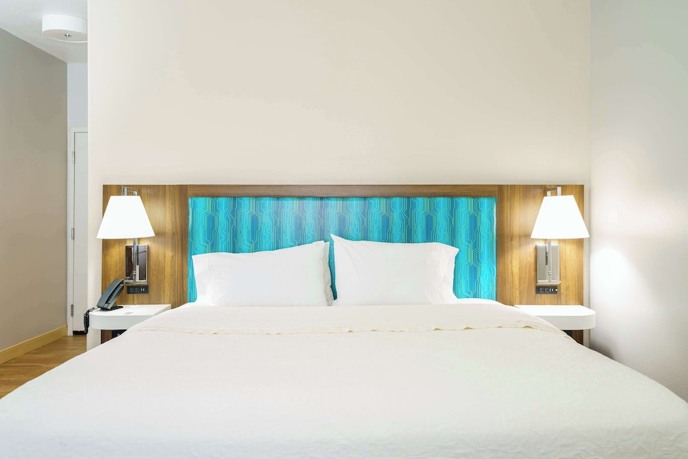 Hampton Inn Garden City - photo 7