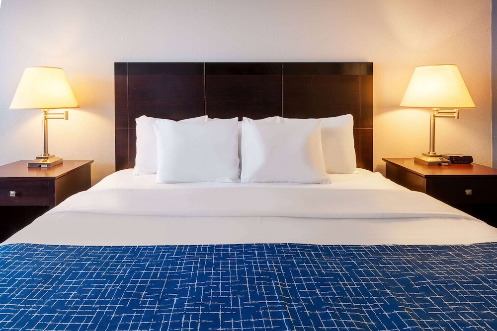 Travelodge By Wyndham Charles Town Harpers Ferry - photo 10