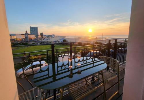 Sunset Point Apts Aqua Therapy Suite — 4-Star Luxury Hotel in Margate, United Kingdom