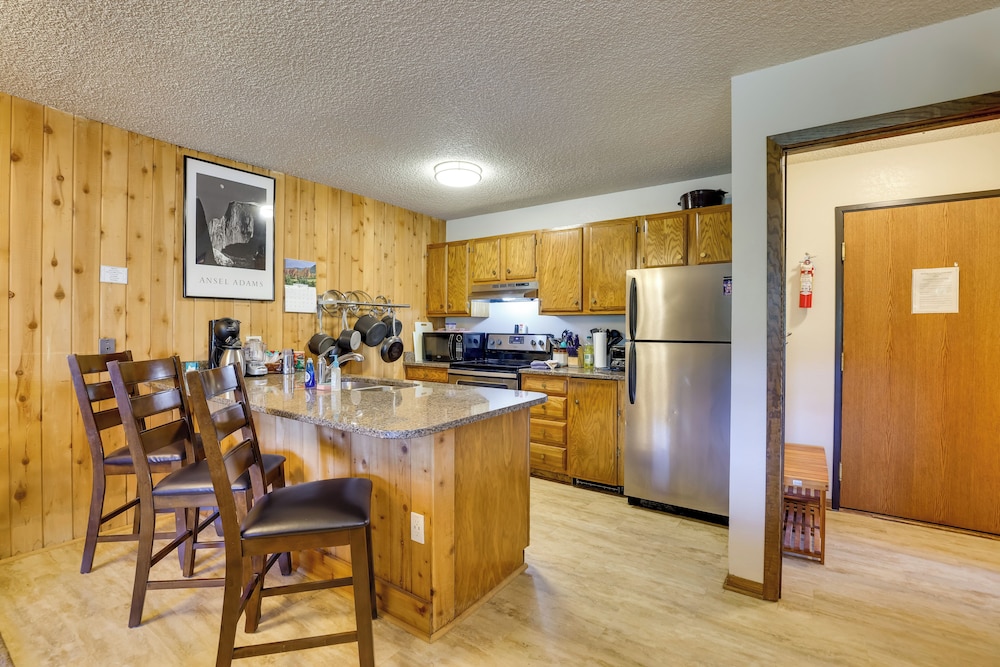 Mtn Condo w Ski Locker & Pools 3 Mi to Resort - photo 8