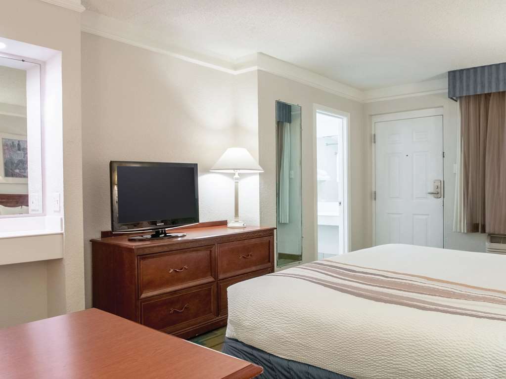 La Quinta Inn by Wyndham New Orleans Veterans Metairie - photo 6