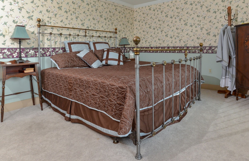 The Oxford Inn in Oxford, United States