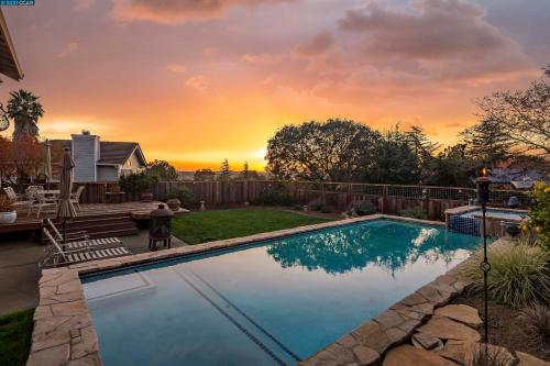 Wine Country Gateway with Views Btwn Napa and SF — 4-Star Luxury Hotel in Vallejo, United States