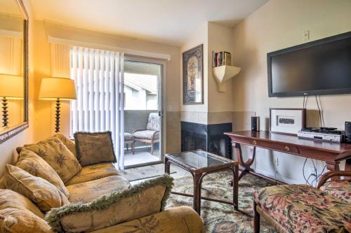 Pet Friendly Las Vegas Condo 1 Mi to the Strip