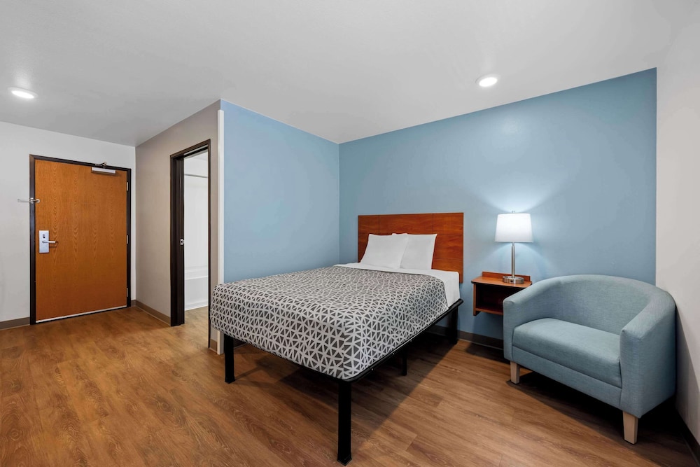 WoodSpring Suites Hobbs - photo 7