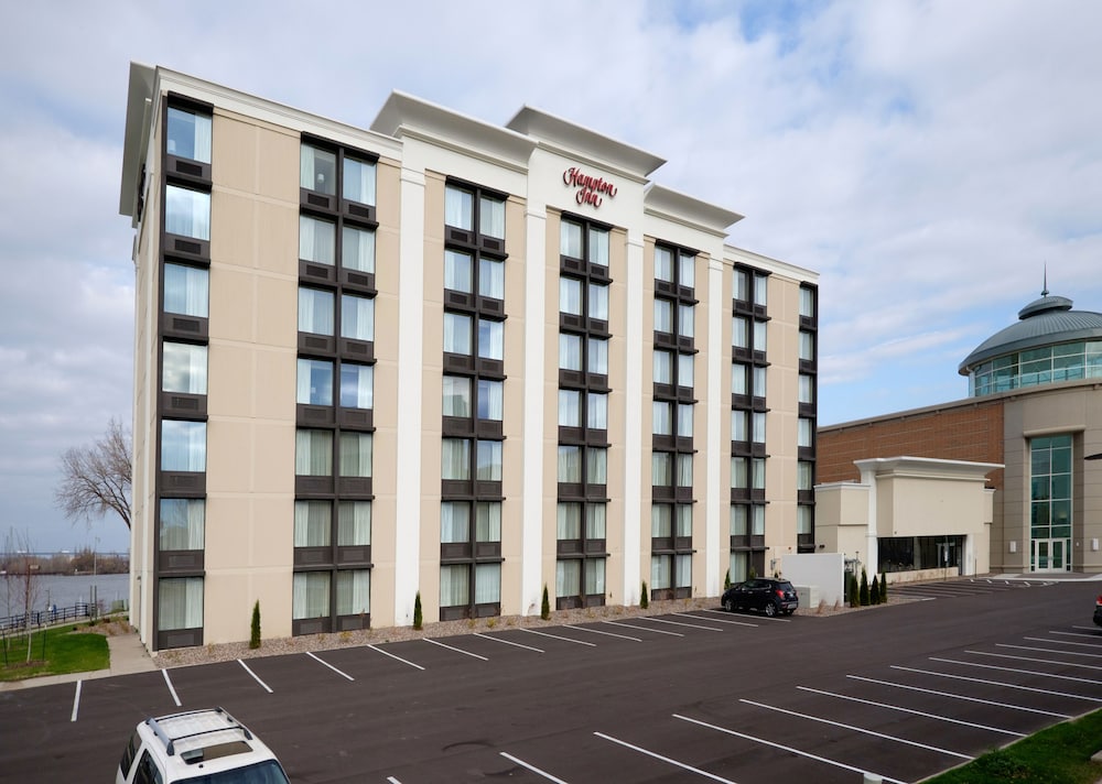 Hampton Inn Green Bay Downtown - photo 65