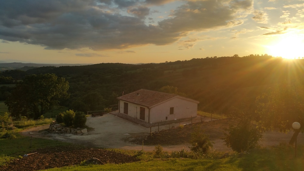 Country House La Meria — 4-Star Luxury Hotel in Semproniano, Italy