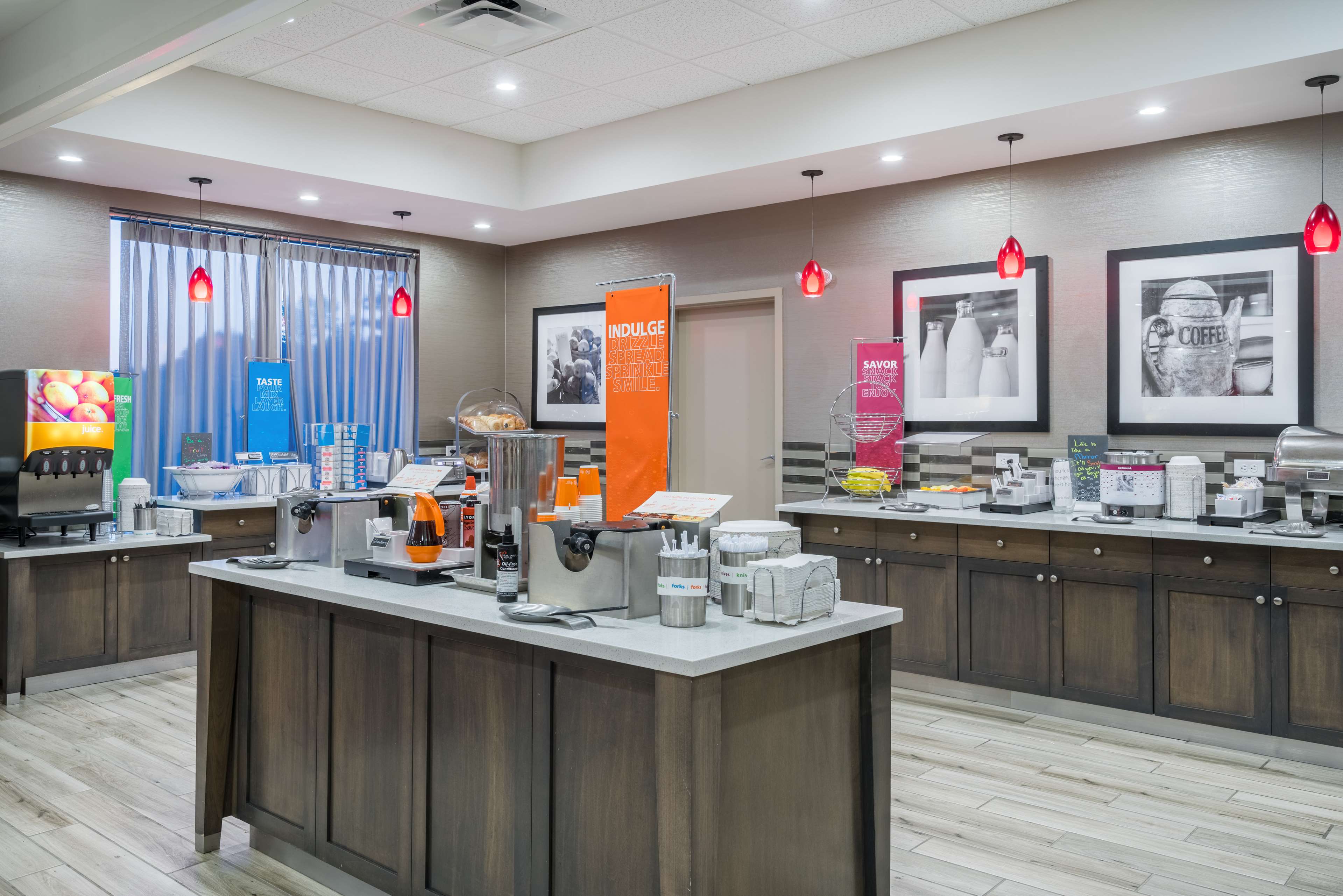 Hampton Inn Oxford - photo 9