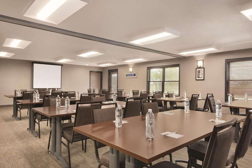 Country Inn & Suites by Radisson Pella IA - photo 20
