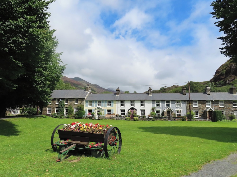 Cottage on the Green — 4-Star Luxury Hotel in Caernarfon, United Kingdom