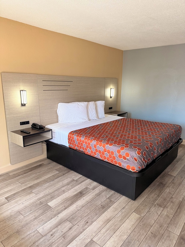 Milan Inn & Suites - photo 14