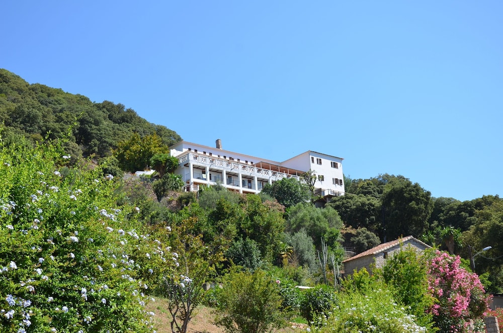 U Fracintu - carbon neutral hotel in Propriano