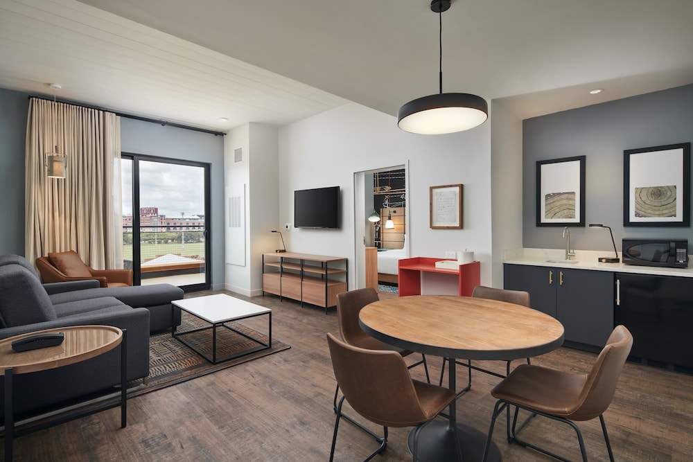 Hotel Indigo Tallahassee Collegetown by IHG - photo 15