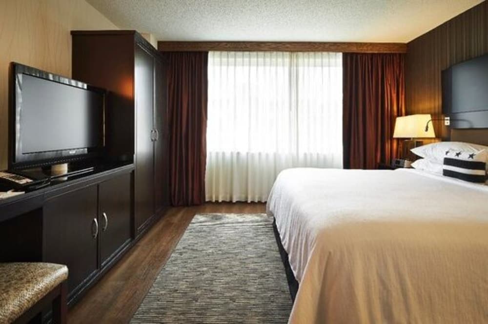 Embassy Suites by Hilton Washington DC Chevy Chase Pavilion - photo 63