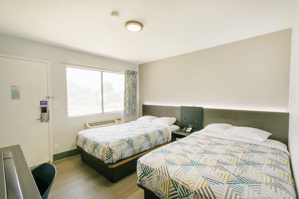 Motel6 Topeka KS Northwest - photo 19