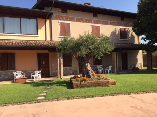 Foresto Case Vacanza — 4-Star Luxury Hotel in Volta Mantovana, Italy