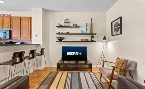 Cozy Home with 3BD & BBQ Grill — 4-Star Luxury Hotel in Orlando, United States