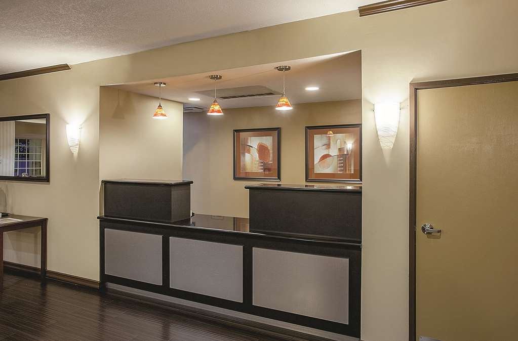 La Quinta Inn & Suites by Wyndham Davis - photo 5