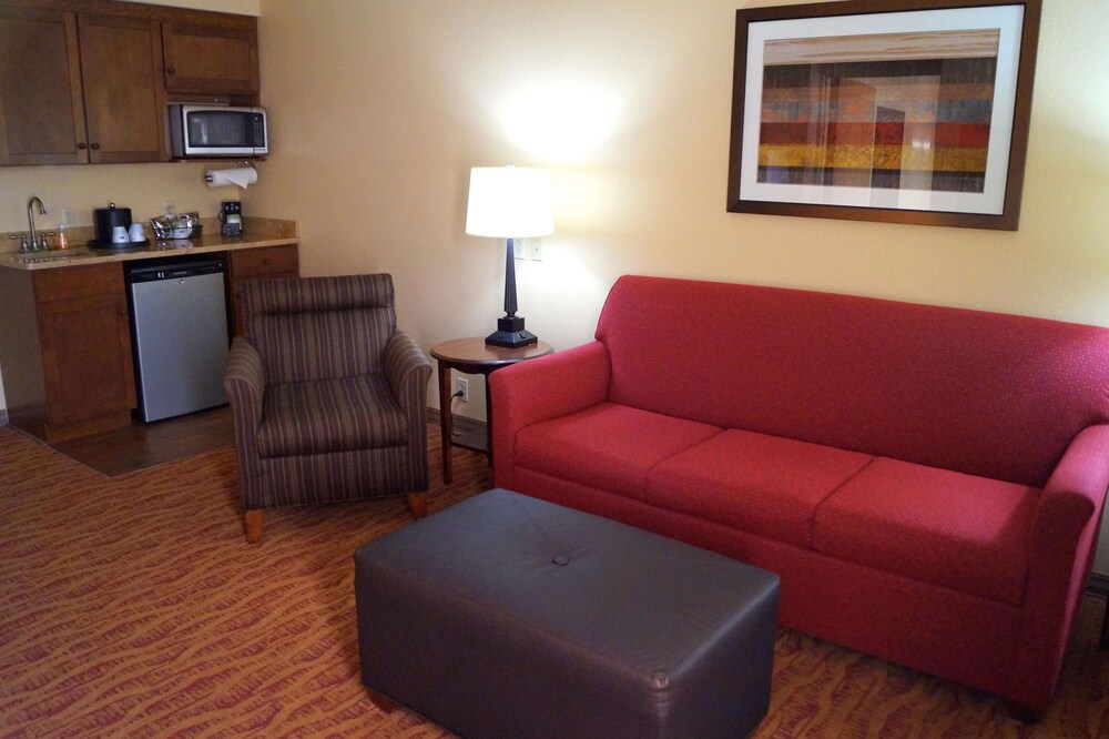 Hampton Inn Altoona - photo 17