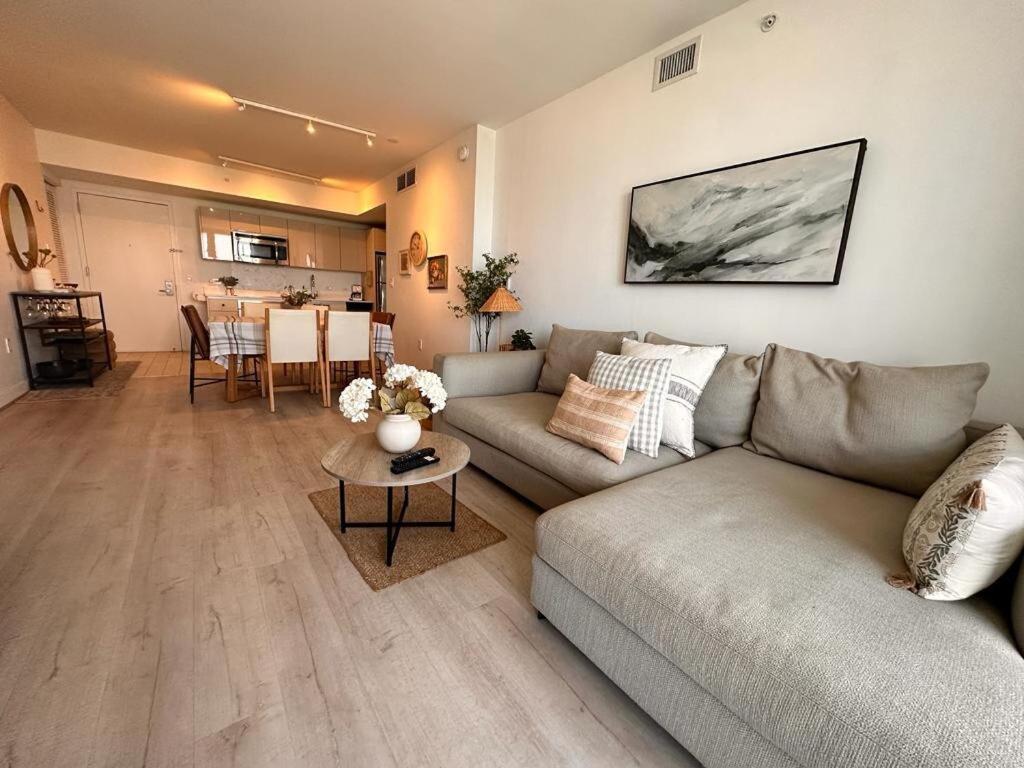 Oceanfront Elegance Full Kitchen & Miami Beach Charm A — 4-Star Luxury Hotel in Hallandale Beach, United States