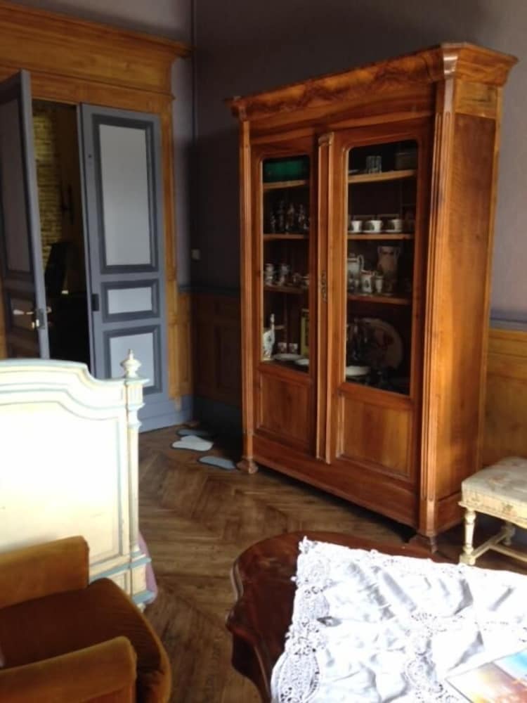 Chateau de Vallègue - last minute hotel in Paris