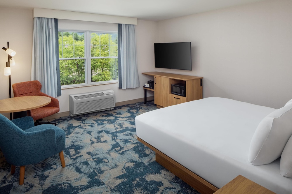 Hampton Inn & Suites North Conway - photo 9