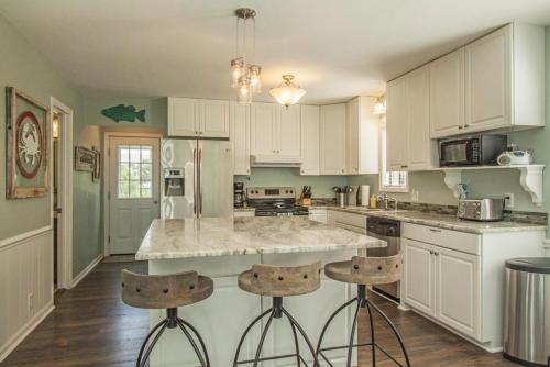 Saltwater Gospel by Oak Island Accommodations - photo 8