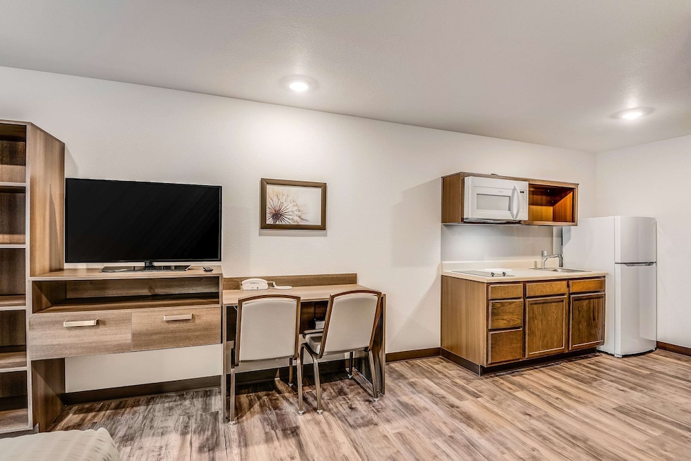 Woodspring Suites West Des Moines - photo 19