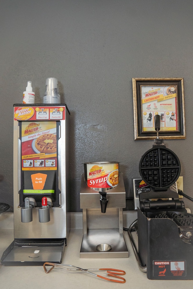 Victorian Inn & Suites - photo 65