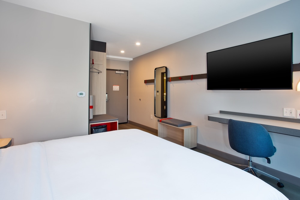 avid hotel Detroit Warren by IHG - photo 13