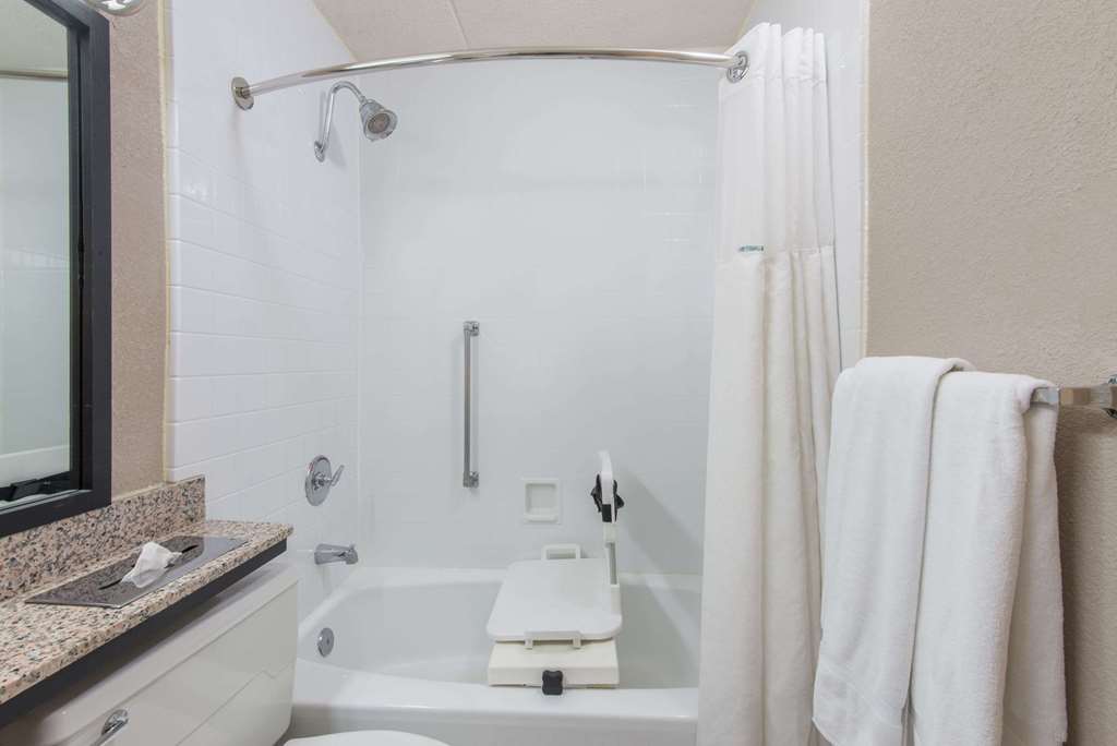 Ramada by Wyndham Cumberland Downtown - photo 15