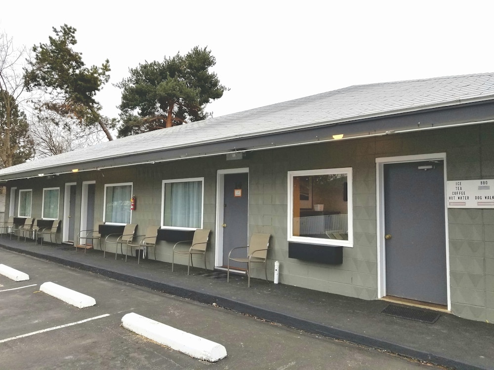 Sandman Motel - photo 16