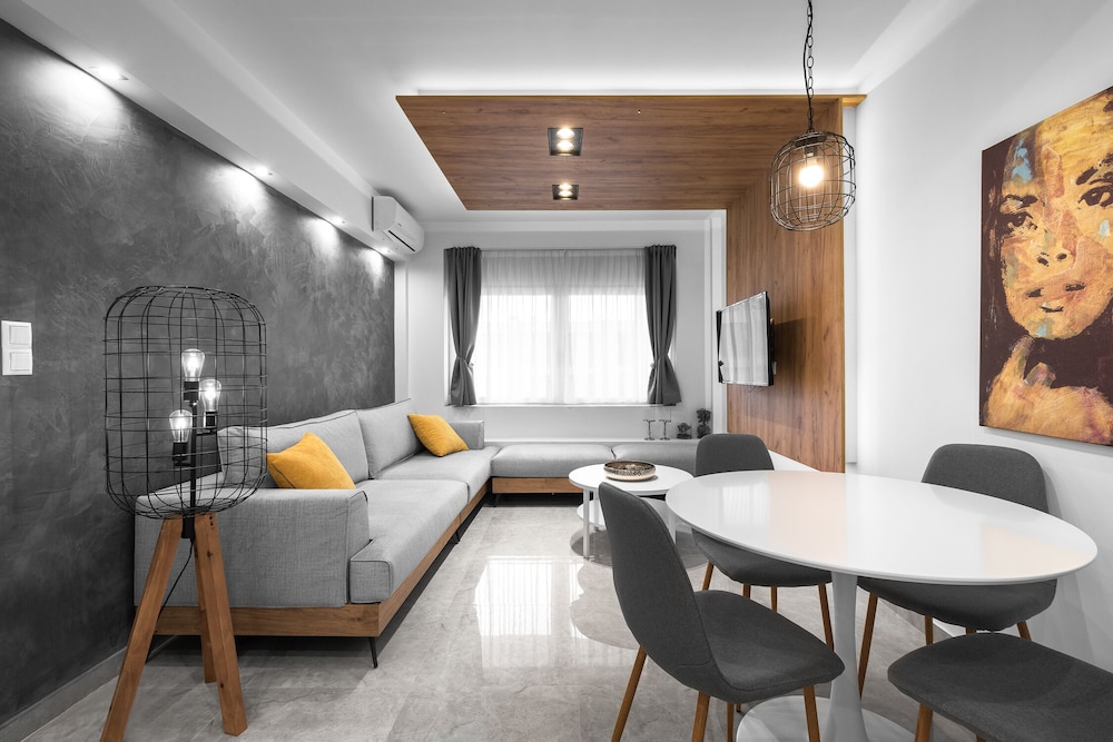 Wood n White Nilie Hospitality MGMT — 4-Star Luxury Hotel in Thessaloniki, Greece