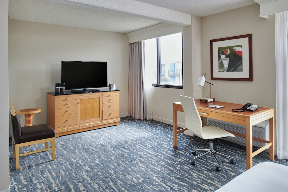 DoubleTree by Hilton Hotel Berkeley Marina - photo 30