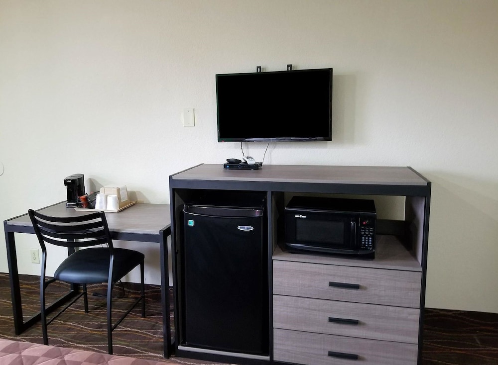 Americas Best Value Inn Alexandria - photo 15