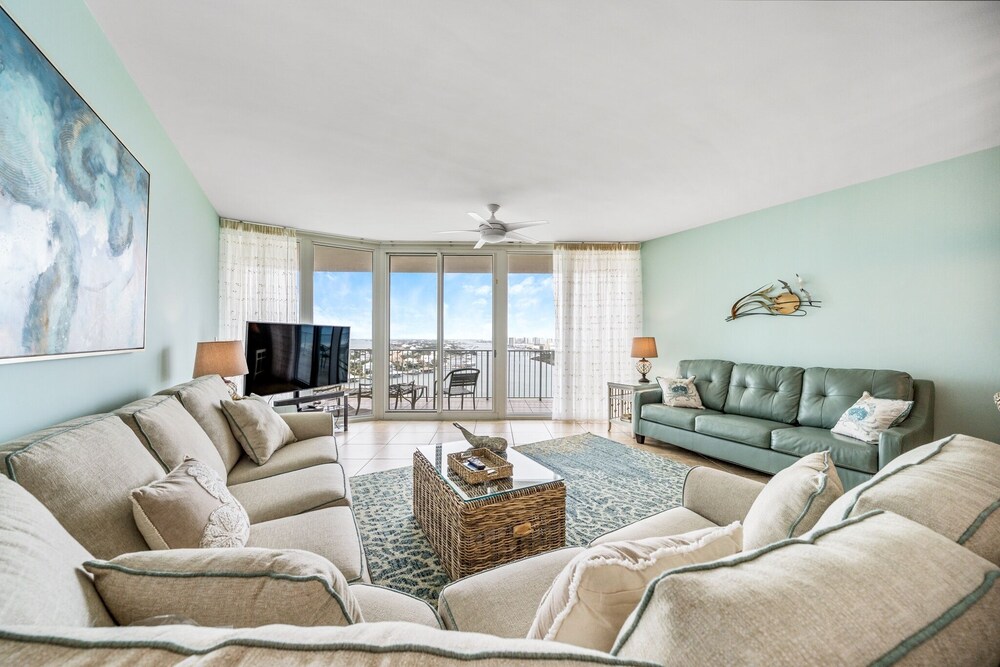 Bay Views From a Private Balcony Unit Crb1106 — 4-Star Luxury Hotel in Orange Beach, United States