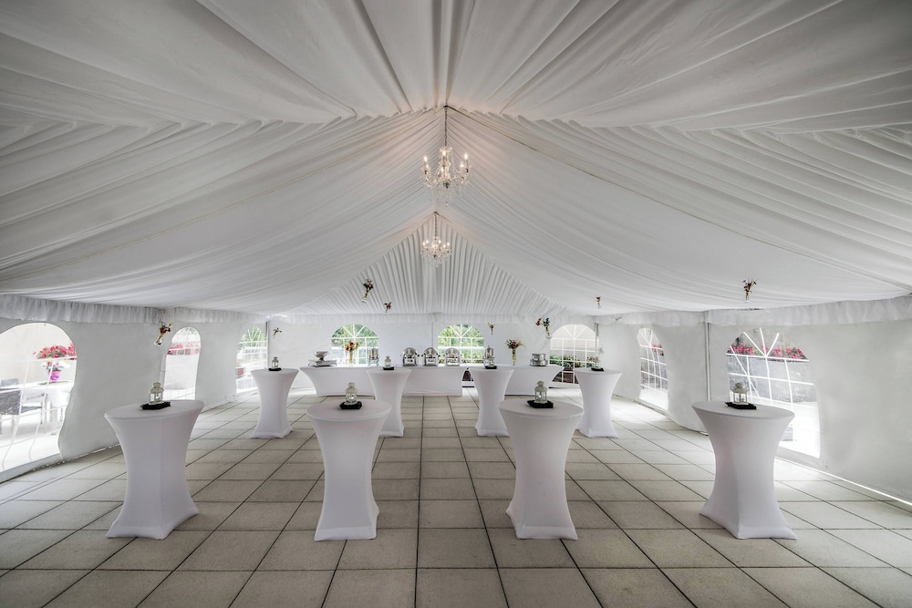 Courtyard by Marriott Bethesda Chevy Chase - photo 2