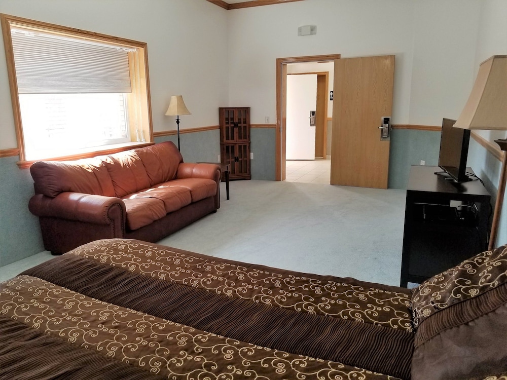 Zion's Most Wanted Hotel - photo 22