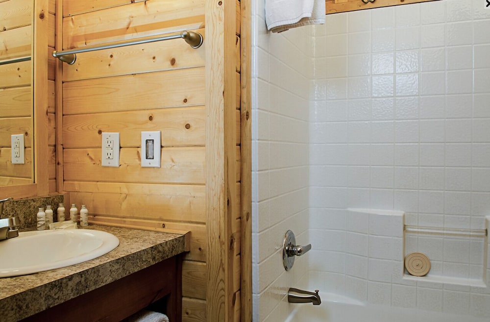 Yosemite Lakes RV Resort - photo 38